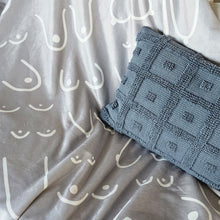 Load image into Gallery viewer, Cozy Bewbie Blanket
